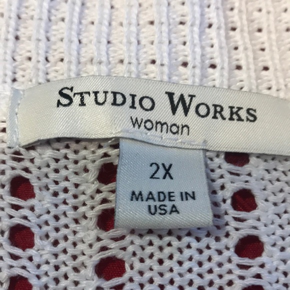 Like New! White short cardigan - Picture 2 of 3